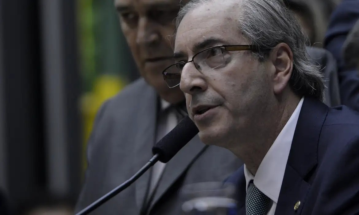 Dino determina bloqueio até R$6 milhões de Eduardo Cunha por indicação irregular de emendas 