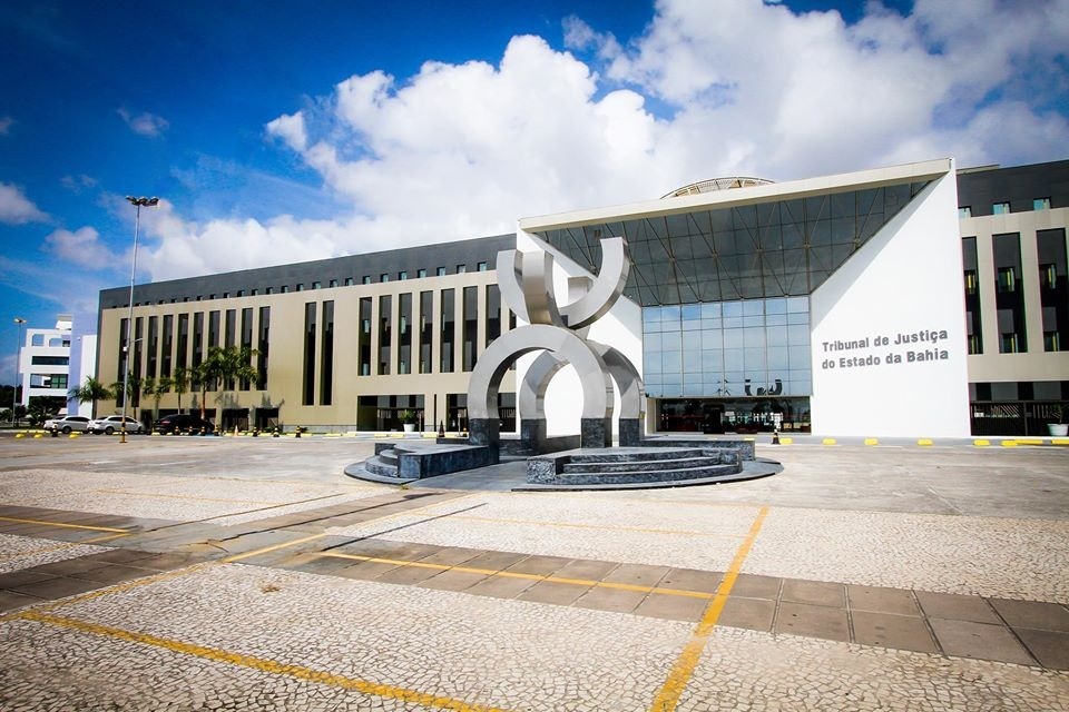 Após cerco contra penduricalhos no STF, gastos com “vantagens eventuais” despencam 75% na folha do TJ-BA