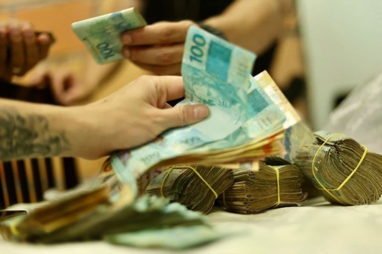 Operação mira esquema bilionário de desvio de dendê e lavagem de dinheiro