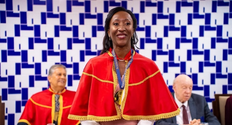 Baiana Manuellita Hermes foi empossada como a mais nova imortal da Academia Brasiliense de Direito