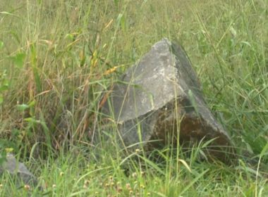 Santo EstevÃ£o: Homem morre ao desviar carreta de pedra de 200 kg no meio da pista