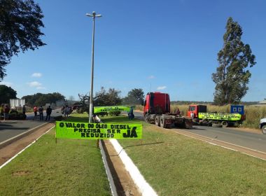 Caminhoneiros continuam protestos contra aumento de diesel em BRs que cortam a Bahia