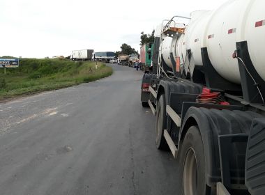 Fluxo de caminhões em estradas diminui com avanço de protestos, aponta PRF-BA