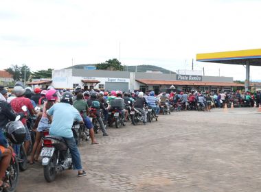 Jacobina: Centenas de veículos fazem fila para abastecer em único posto com combustível