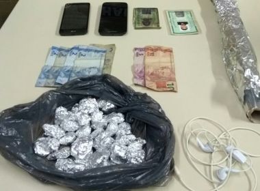 Novo Horizonte: Três jovens são flagrados se 'desfazendo' de drogas em vaso sanitário