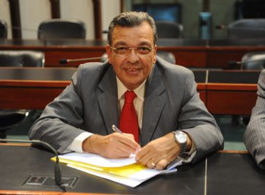 Targino Machado é filmado em conversa pedindo votos em troca de cirurgia