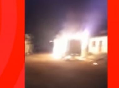 Porto Seguro: Acusado de tráfico morre em confronto e ônibus é incendiado em retaliação