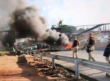 Moradores fecham CIA Aeroporto e protestam contra retirada de ponto de ônibus