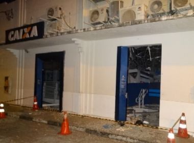 Belmonte: Quadrilha explode prédio histórico de agência e faz motorista como refém 