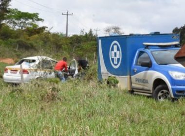 Conquista: Acidente com táxi deixa 1 morto e 4 feridos; carro colidiu com animal