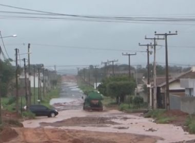 Chuva deixa bairros de Luís Eduardo Magalhães com ruas alagadas e com lama