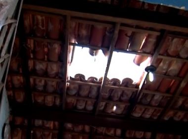 Ilhéus: Parte de teto de escola desaba após chuvas