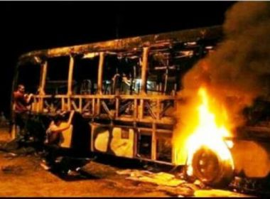Dois ônibus são incendiados na zona rural de Ilhéus