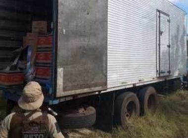Polícia recupera caminhão roubado na BR-101 com carga alimentícia em Rio Real