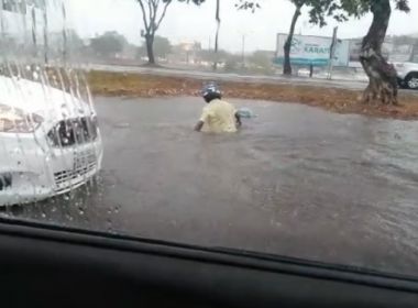 Eunápolis: Chuva deixa ruas e avenidas alagadas; tempo chuvoso pode ir até segunda