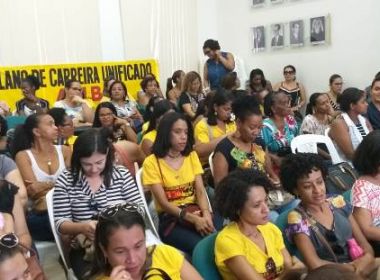 Feira: Professores aguardam prefeito no MPT para discutir greve; paralisação chega a 18 dias