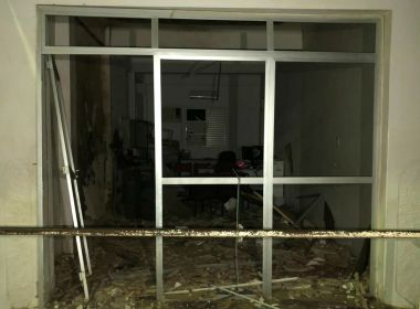 Arataca: Agência é explodida por grupo armado; bando ainda disparou contra delegacia