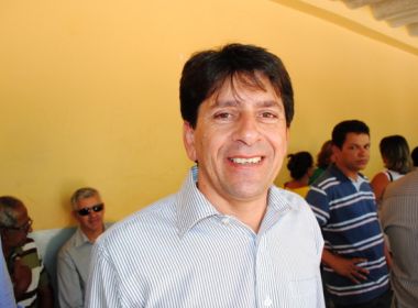 Aracatu: Prefeito se compromete a exonerar esposa e mais 26 servidores 