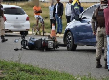 Vitória da Conquista: Mulher morre e criança fica ferida em batida de moto com carro