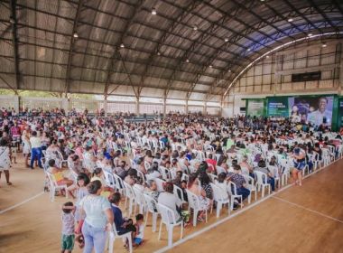 Camaçari: Cerca de mil famílias recebem cartão para gastos em mercados e farmácias