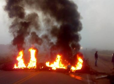 Motoristas fecham vias em Ipirá e Serra Preta em protesto contra Agerba e lei de Bolsonaro