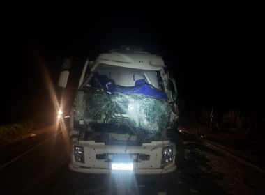 Ibirapuã: Motoristas ficam feridos após batida de caminhão com ônibus de estudantes
