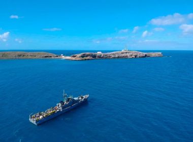 Ilhéus: Navio da marinha chega a Ilhéus para combater manchas de óleo