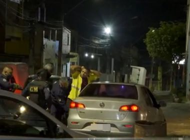 Simões Filho: Homem se irrita, tenta passar por barreira e é detido em 1ª noite de toque de recolher