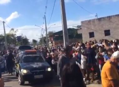 Canavieiras: Moradores se despedem de ex-prefeito; suspeita é de Covid-19