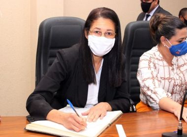 Candeias: Prefeita interina Márcia Gomes é impedida pela PM-BA de entrar na prefeitura