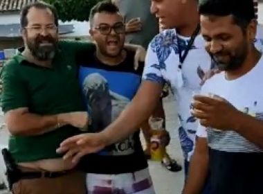 Itatim: Vídeo mostra prefeito armado, sem máscara, junto a apoiadores