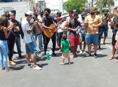 Covid-19: Em Feira músicos protestam contra proibição de decreto que suspendeu a atividade  