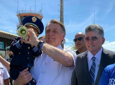 Porto Seguro: Homem com facão dá susto em segurança de Bolsonaro