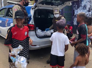 Conquista: Em ação de Natal, crianças recebem 225 brinquedos de PM e igreja