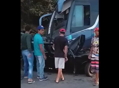 Poções: Quatro pessoas morrem em batida de carro com ônibus na BA-262