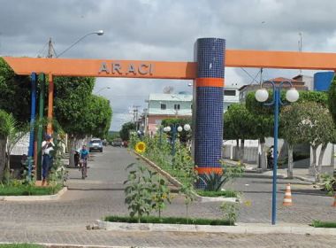 Araci: Com salários atrasados, professores não têm previsão de quando devem receber 