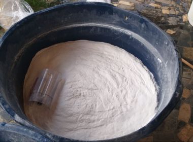 Meia tonelada de cocaína é encontrada em laboratório de refino em Feira de Santana