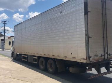 Feira: Carga de sapatos avaliada em R$ 500 mil é apreendida por Polícia Civil