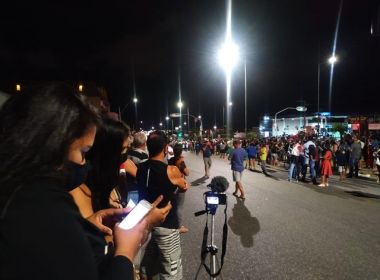 Conquista: Corpo de Herzem é sepultado; moradores se aglomeram em despedida