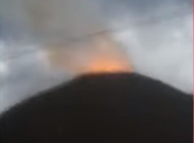 Guaratinga: Raios atingem região montanhosa e causam incêndio; veja vídeo