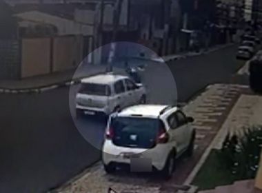 Feira: Motorista joga carro contra homens que tentavam assaltar mulher; veja vídeo