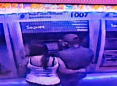 Casal é preso em flagrante após furtar envelopes de dinheiro em caixas eletrônicos