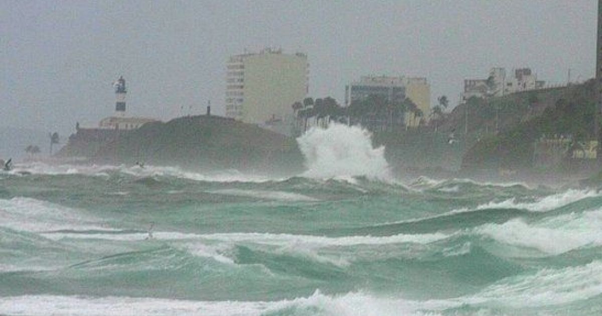 Bahia Notícias / Municípios / Notícia / Marinha alerta para ventos de até 60 km na faixa litorânea da Bahia; ondas ultrapassam 2 metros - Vimarsana News