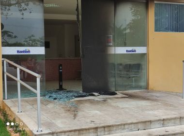 Itanhém: Sede da prefeitura sofre ataque com fogo e disparos