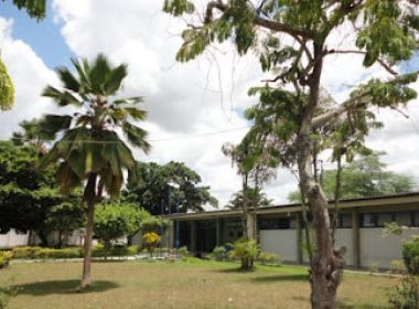 Feira: Colégio estadual suspende aulas após alunos testarem positivo para Covid