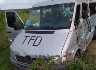 Coité: Três pessoas morrem e 5 ficam feridas em colisão de caminhão com van