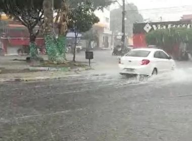 Eunápolis: Chuva forte deixa família desabrigada e causa deslizamento de encosta