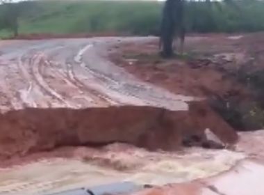 Chuva volta a cair e causa interdição de trecho entre Itamaraju e Jucuruçu 