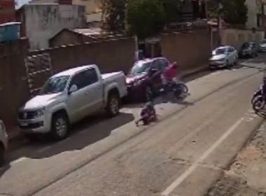 VÍDEO: Homem derruba e assalta idosa de 72 anos em Guanambi