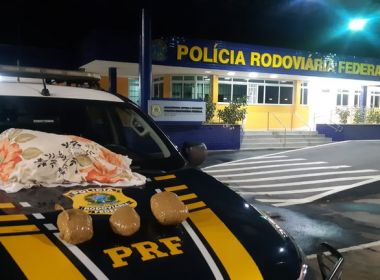 Vitória da Conquista: PRF prende homem que levava cocaína em ônibus de turismo